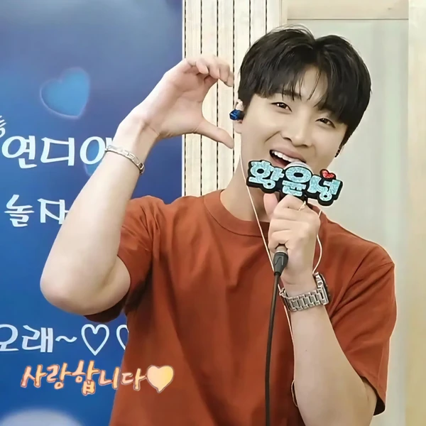 Popular photo full of fans’ love for Hwang Yunsung