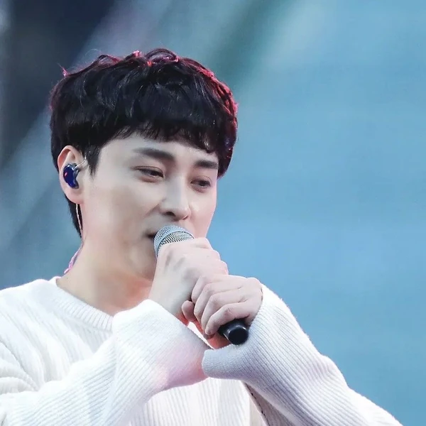 The most loved look of Min Kyunghoon today