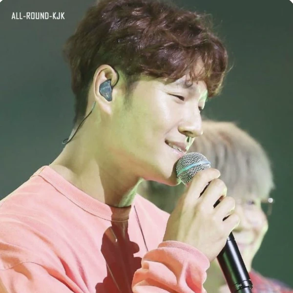 充满粉丝爱意的金钟国人气照片