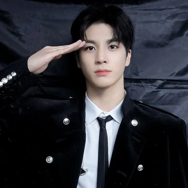 Popular photo full of fans’ love for Jeong Dongwon