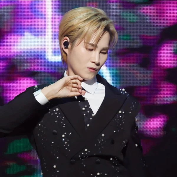 充满粉丝爱意的金熙栽人气照片