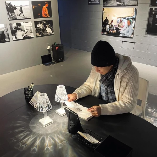 Foto populer Lee Seunggi yang penuh cinta dari penggemar