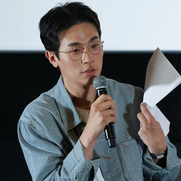 Popular photo full of fans’ love for Park Jeongmin