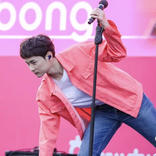 The most loved look of Min Kyunghoon today