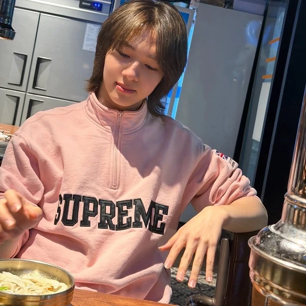 Popular photo full of fans’ love for NuNew