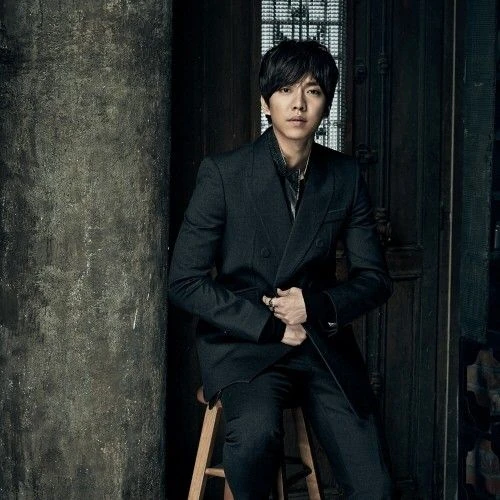 Foto populer Lee Seunggi yang penuh cinta dari penggemar