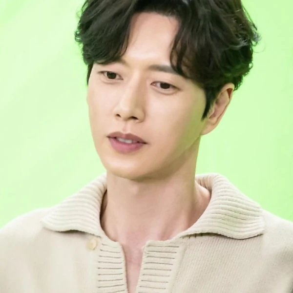The most loved look of Park Haejin today