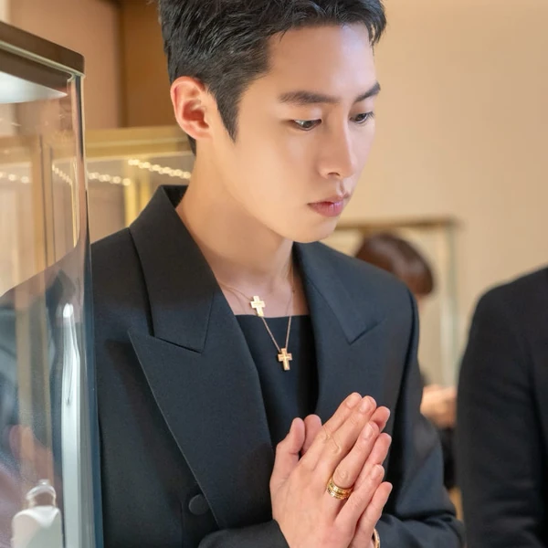 Popular photo full of fans’ love for Lee Jaewook