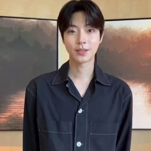 Penampilan Hwang Inyoup yang paling disukai hari ini