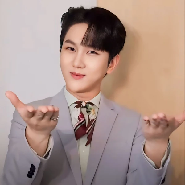 Popular photo full of fans’ love for Kim Soochan