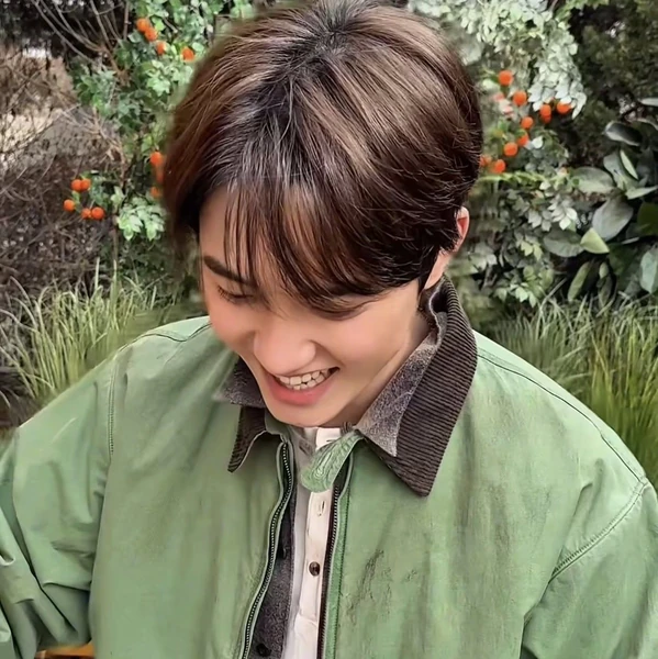 今天最受喜愛的都暻秀 (D.O.)模樣