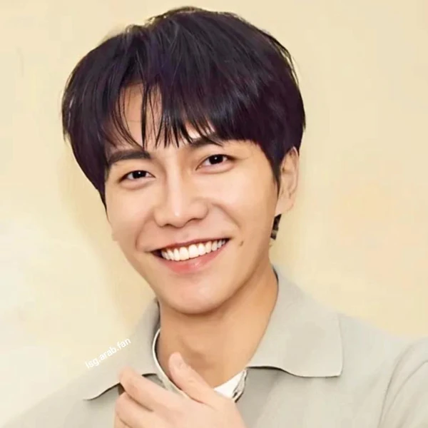 Foto populer Lee Seunggi yang penuh cinta dari penggemar