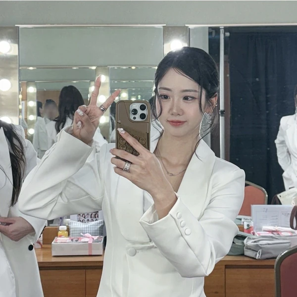 Popular photo full of fans’ love for Kang Hyeyeon