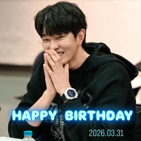 Popular photo full of fans’ love for Yoon Kyunsang