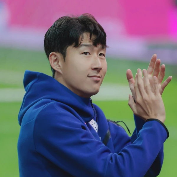 Foto profil terbaik Son Heungmin hari ini di Choeaedol Celeb