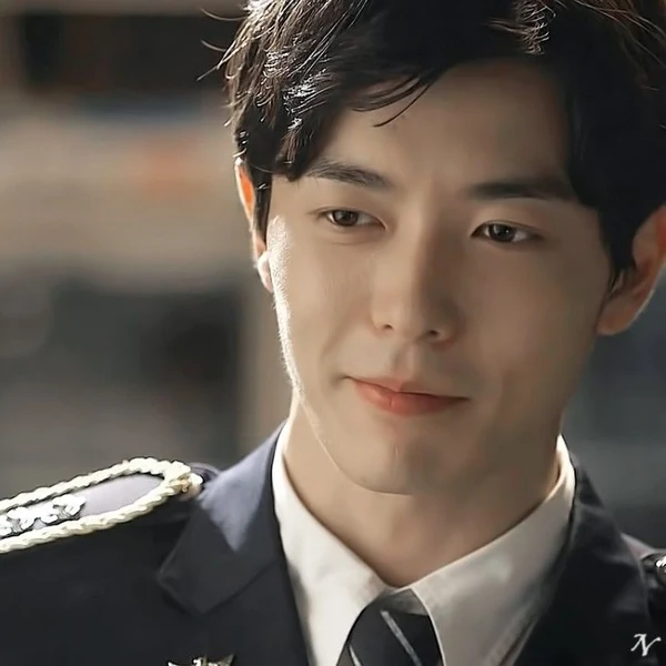 Foto populer Kim Jaewook yang penuh cinta dari penggemar