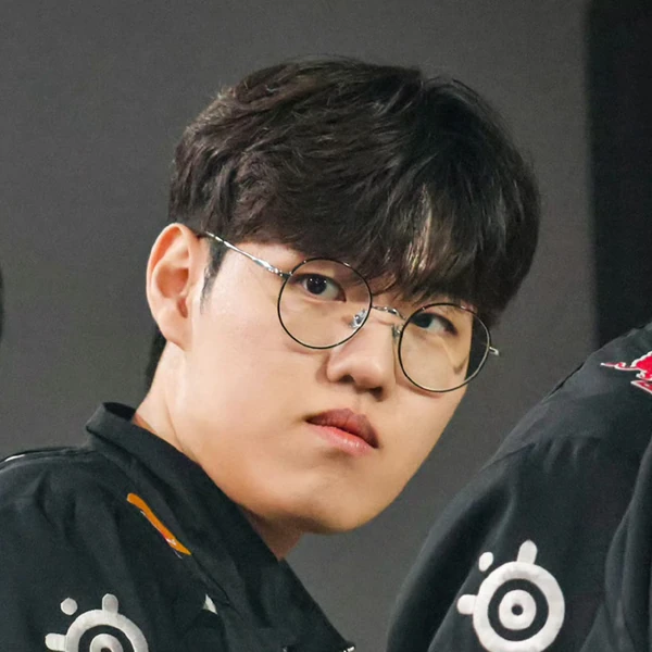 Today’s standout profile photo of Oner on Choeaedol Celeb