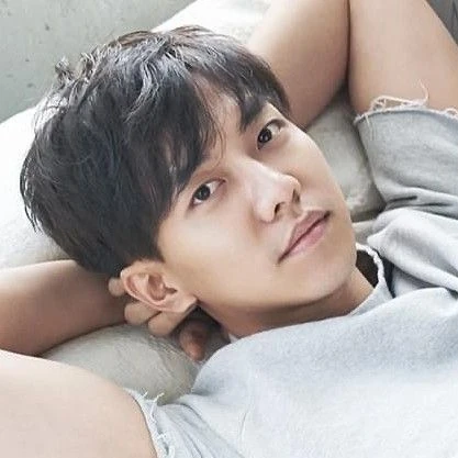 Penampilan Lee Seunggi yang paling disukai hari ini