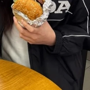 The most loved look of Park Yoona today