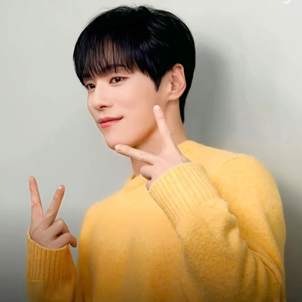 The most loved look of Kim Junghyun today