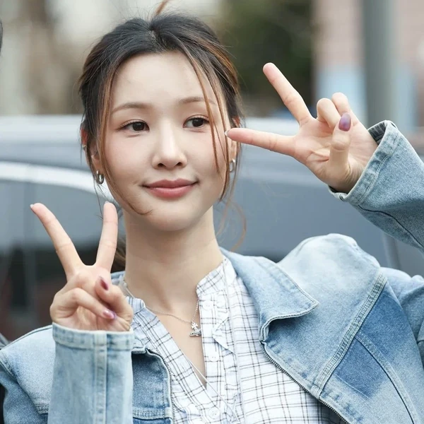 Popular photo full of fans’ love for Hwang WooLim