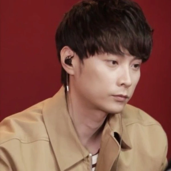 Popular photo full of fans’ love for Min Kyunghoon