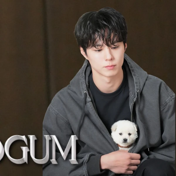 The most loved look of Park Bogum today