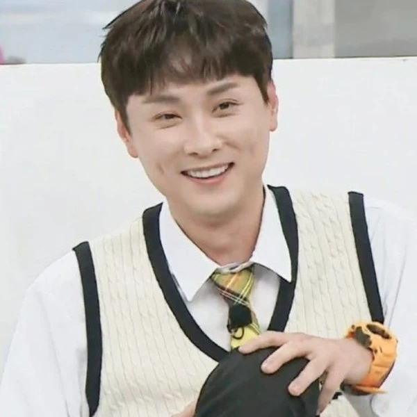 The most loved look of Min Kyunghoon today