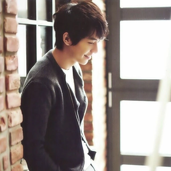 今天最受喜愛的李昇基模樣