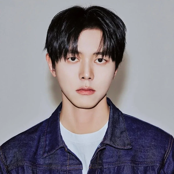 Popular photo full of fans’ love for Joo Woojae