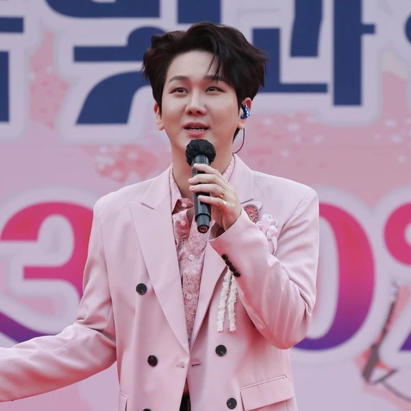 Popular photo full of fans’ love for Kim Soochan