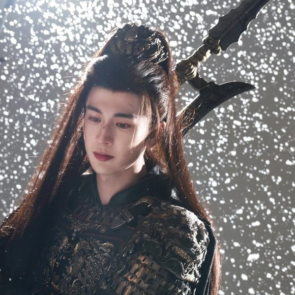 今天最受喜爱的张凌赫模样