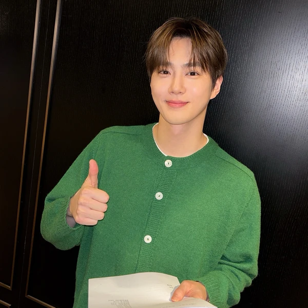 The most loved look of Suho today