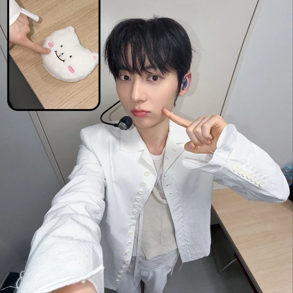 황민현 팬심 가득한 인기 사진