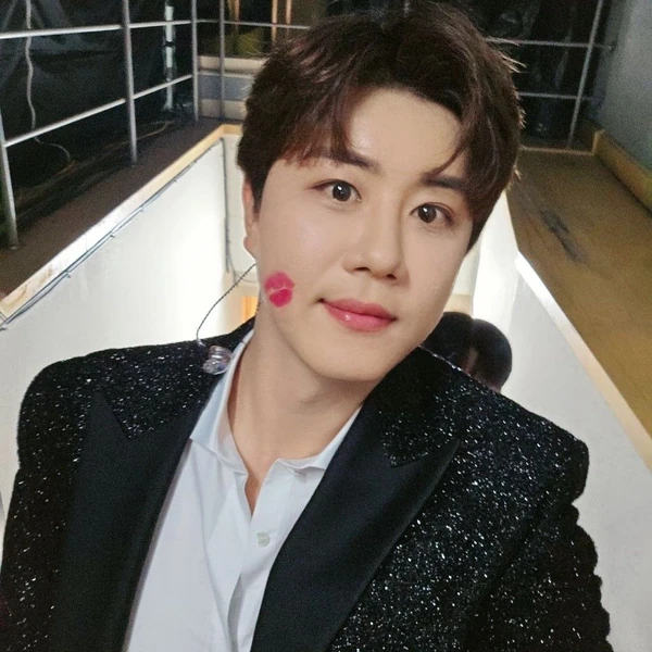 充滿粉絲愛的晉海成人氣照片