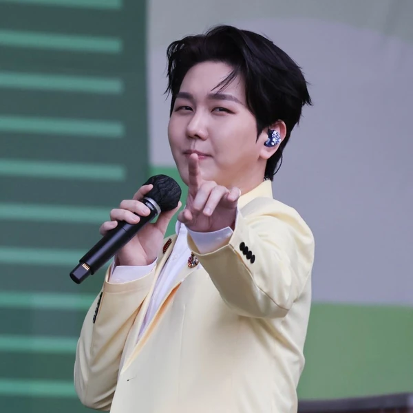 Popular photo full of fans’ love for Kim Soochan