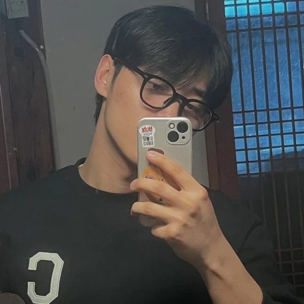 Popular photo full of fans’ love for Lee Minjae