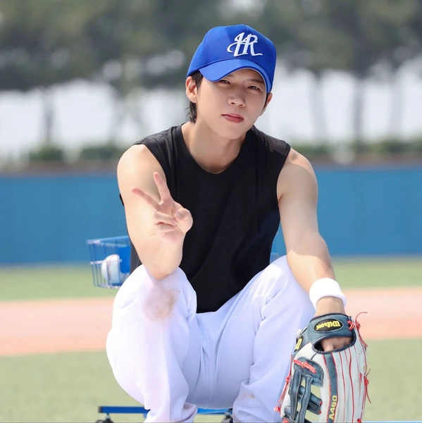 The most loved look of Nam Woohyun today