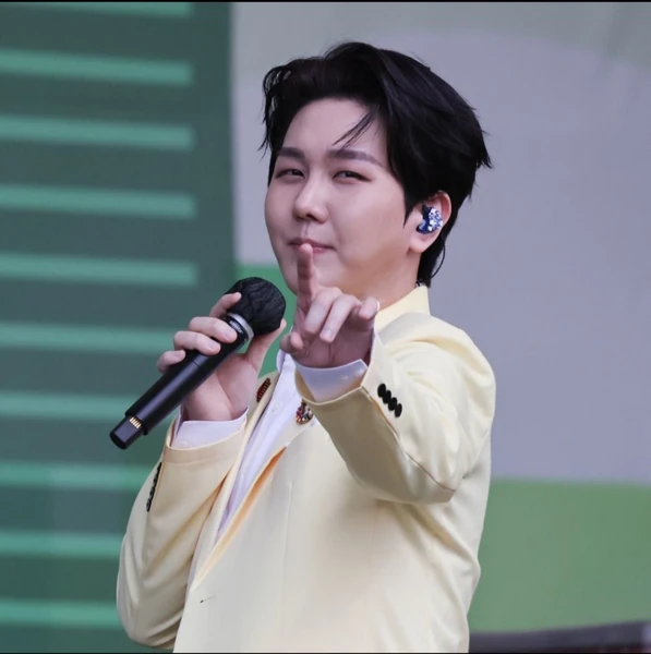 Popular photo full of fans’ love for Kim Soochan