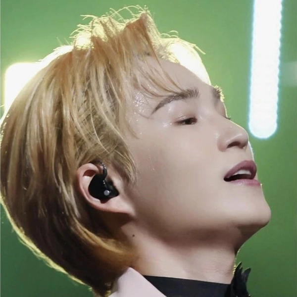 充满粉丝爱意的金熙栽人气照片