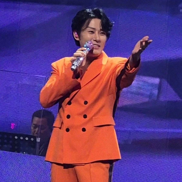 Foto populer Kang Moonkyung yang penuh cinta dari penggemar