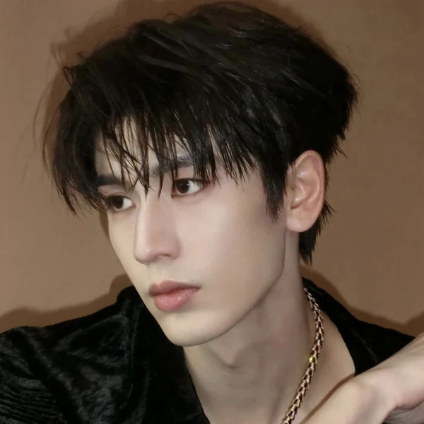 今天最受喜爱的张凌赫模样