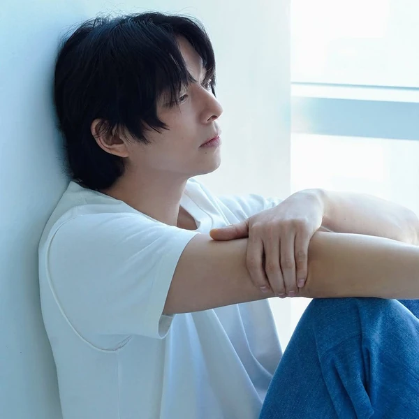 Foto populer Gong Yoo yang penuh cinta dari penggemar