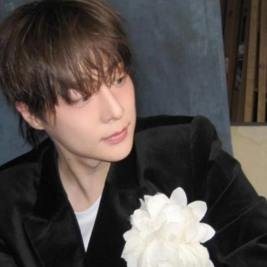 Popular photo full of fans’ love for Bae Inhyuk