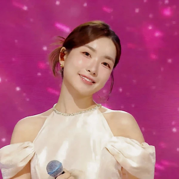 Popular photo full of fans’ love for Ryu Wonjung