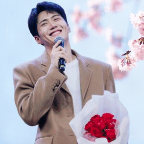 Today’s standout profile photo of Kim Seonho on Choeaedol Celeb