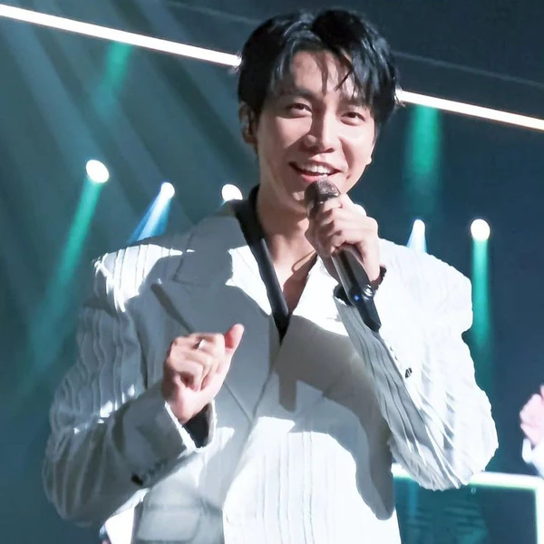 今天最受喜愛的李昇基模樣