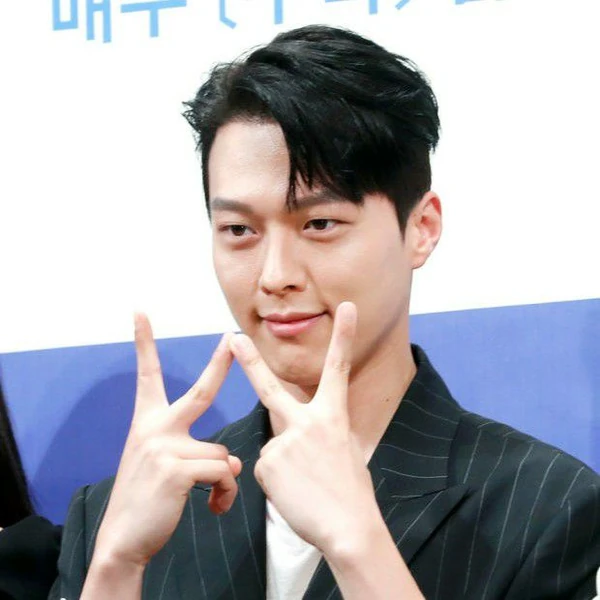 今天最受喜爱的张基龙模样