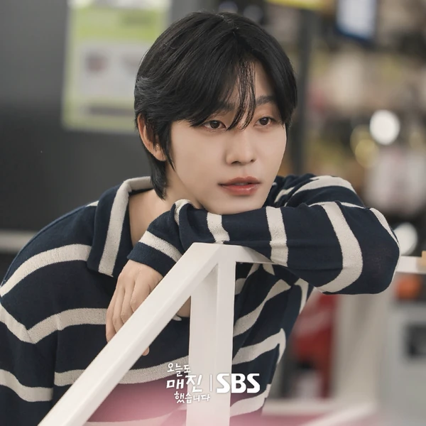 Popular photo full of fans’ love for Ahn Hyoseop