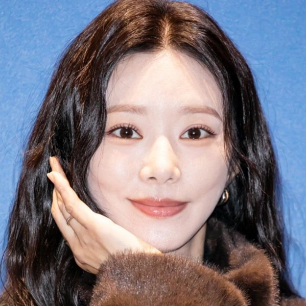 Popular photo full of fans’ love for Lee Joobeen